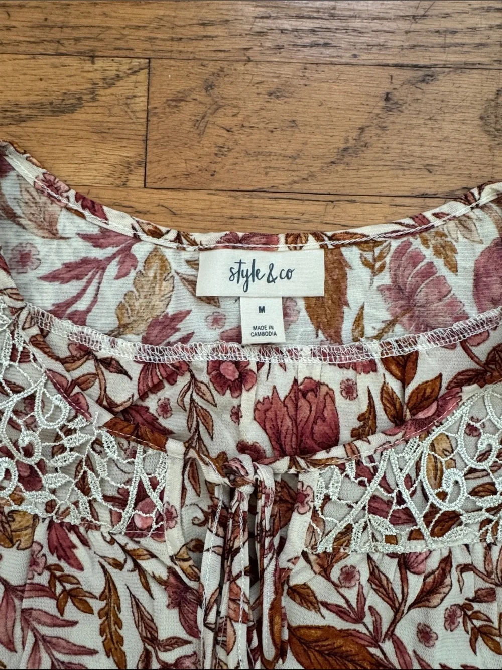Like New! Style & Co Floral Blouse - Picture 2 of 5